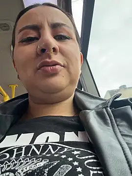 Abril Luv online show from April 8, 12:16 pm