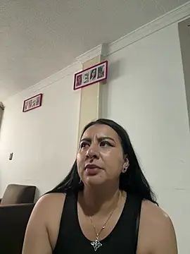 Abril Luv online show from April 15, 1:18 pm