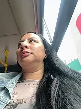 Snapshot of Abril_Luv chatting on July 14, 12:22 pm Abril Luv online show from July 14, 12:22 pm