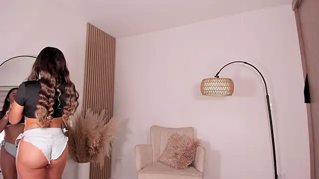 Snapshot of wandathompson_ chatting on March 7, 11:07 am wandathompson online show from March 7, 11:07 am