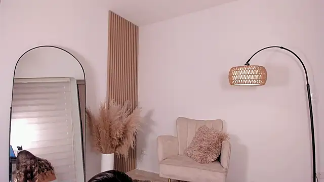 Snapshot of wandathompson_ chatting on March 7, 5:17 pm wandathompson online show from March 7, 5:17 pm