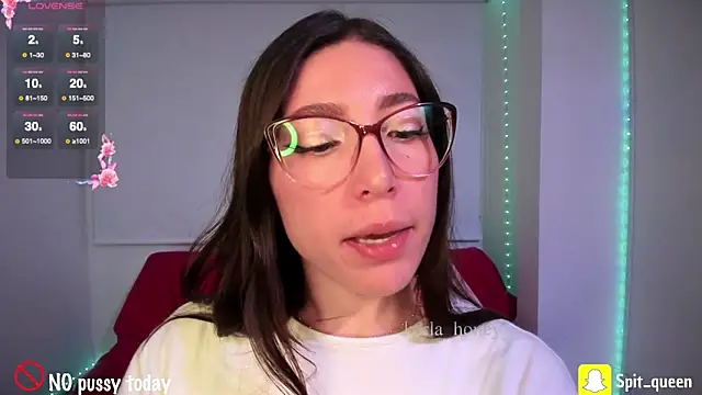 Snapshot of Spit_queen chatting on November 15, 3:48 am Spit queen online show from November 15, 3:48 am