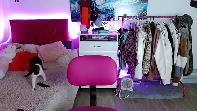 alisseallie online show from September 10, 8:42 pm