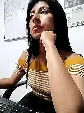 EmmaWilliamss online show from December 3, 12:35 am