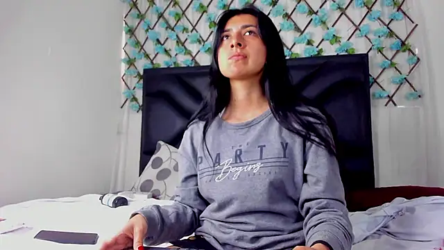 EmmaWilliamss online show from April 4, 4:04 pm