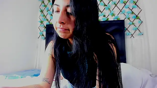 Snapshot of EmmaWilliamss chatting on June 5, 3:07 pm EmmaWilliamss online show from June 5, 3:07 pm