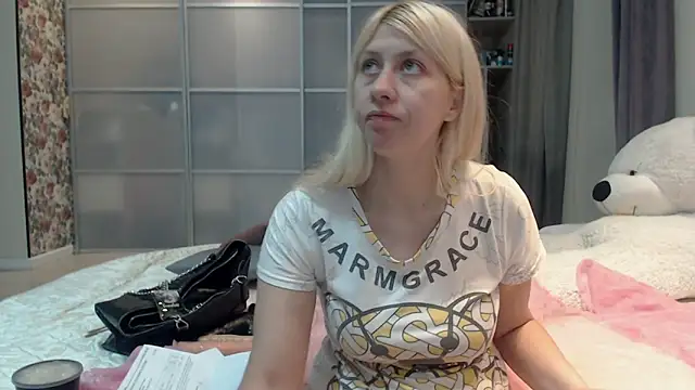 KyliePag online show from December 17, 7:14 am