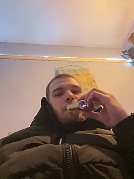 Snapshot of Z1uk chatting on December 11, 5:59 pm Z1uk online show from December 11, 5:59 pm