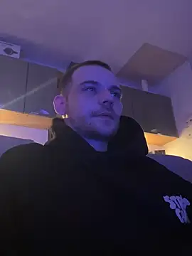 Snapshot of Z1uk chatting on February 5, 1:21 am Z1uk online show from February 5, 1:21 am