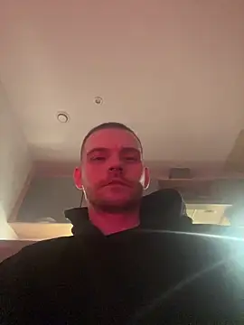 Snapshot of Z1uk chatting on February 25, 1:04 am Z1uk online show from February 25, 1:04 am