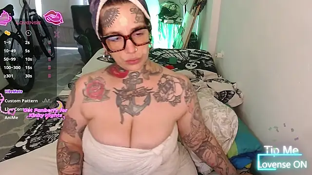 VampGirl1 online show from April 15, 4:36 pm