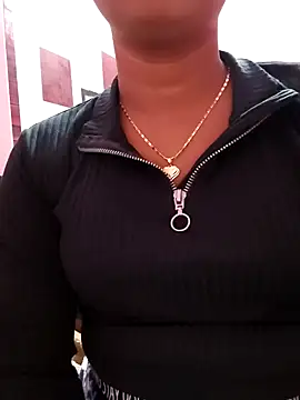 Snapshot of ANGE-MOU chatting on February 1, 2:58 am ANGE-MOU online show from February 1, 2:58 am