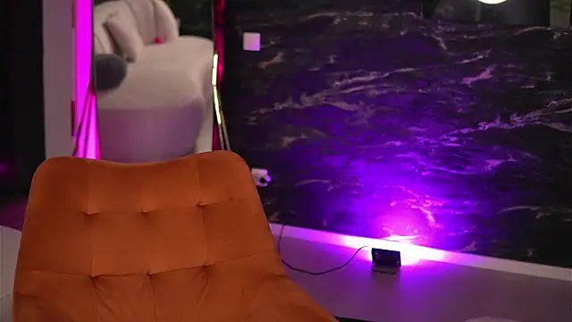 EllenKarter online show from March 18, 6:57 am