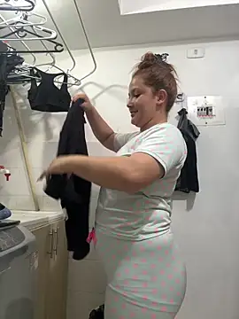 Snapshot of EmilyBarragan chatting on January 21, 7:04 am EmilyBarragan online show from January 21, 7:04 am