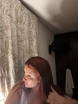 Snapshot of EmilyBarragan chatting on February 13, 3:50 am EmilyBarragan online show from February 13, 3:50 am