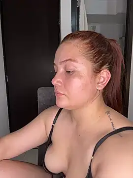 Snapshot of EmilyBarragan chatting on February 18, 12:59 am EmilyBarragan online show from February 18, 12:59 am