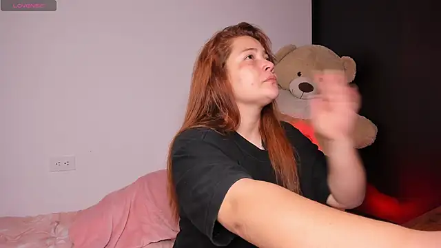 Snapshot of EmilyBarragan chatting on October 9, 12:30 am EmilyBarragan online show from October 9, 12:30 am