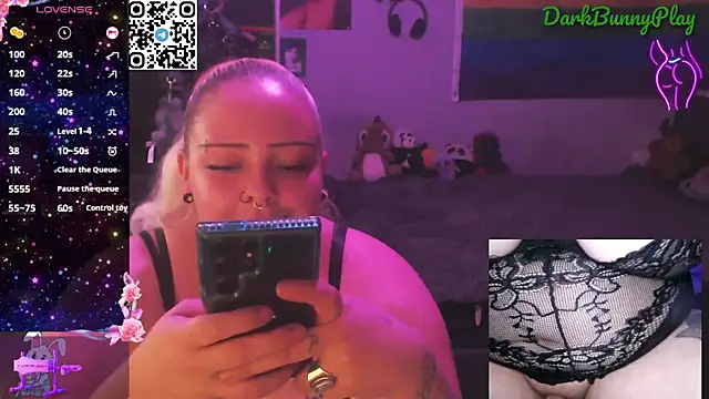 Snapshot of DarkBunnyPlay chatting on December 18, 8:53 am DarkBunnyPlay online show from December 18, 8:53 am