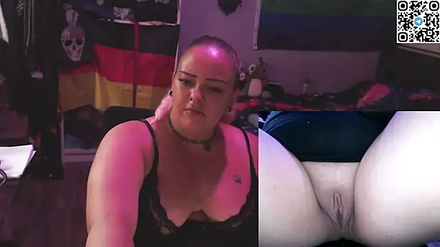 Snapshot of DarkBunnyPlay chatting on July 1, 7:32 am DarkBunnyPlay online show from July 1, 7:32 am