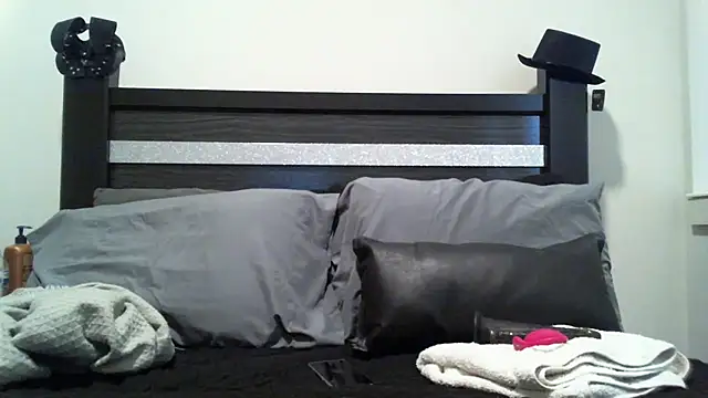 lofibunni online show from February 12, 6:03 pm