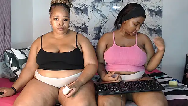 Snapshot of SexyAmeena2002 chatting on May 19, 9:10 pm SexyAmeena2002 online show from May 19, 9:10 pm