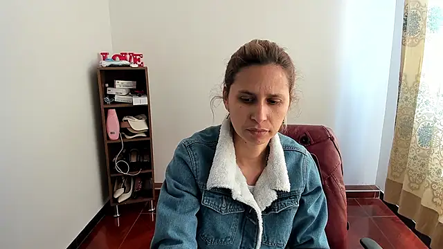 lauren ashlee online show from March 25, 2:34 pm
