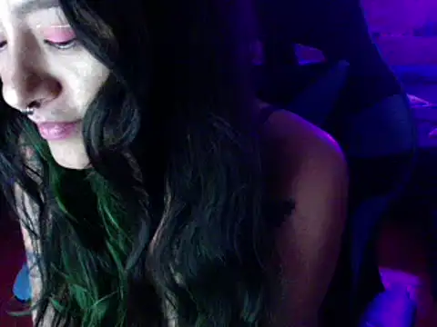 Snapshot of AngelaQueen_ chatting on December 10, 10:16 pm AngelaQueen online show from December 10, 10:16 pm