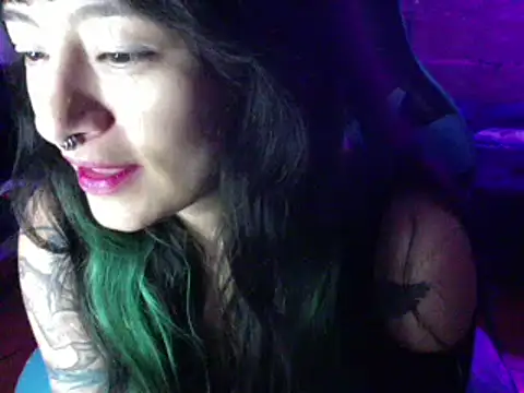 Snapshot of AngelaQueen_ chatting on January 7, 9:46 pm AngelaQueen online show from January 7, 9:46 pm