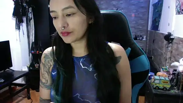 Snapshot of AngelaQueen_ chatting on October 14, 4:41 pm AngelaQueen online show from October 14, 4:41 pm