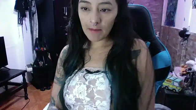 Snapshot of AngelaQueen_ chatting on October 17, 5:59 pm AngelaQueen online show from October 17, 5:59 pm