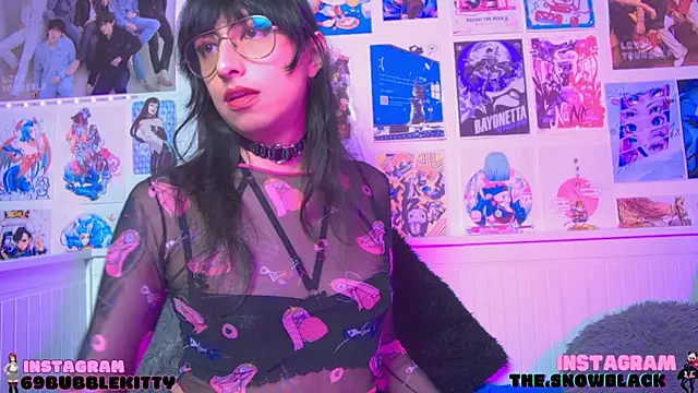 snowblack  online show from March 21, 2:07 pm