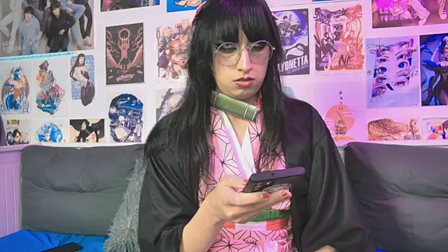 snowblack  online show from September 25, 5:38 pm