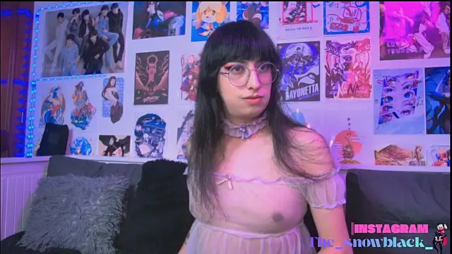 snowblack  online show from February 13, 5:31 pm