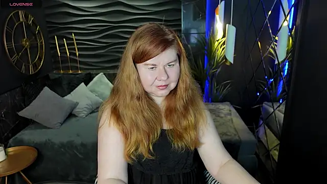 Mrs Emilia online show from December 6, 3:41 am