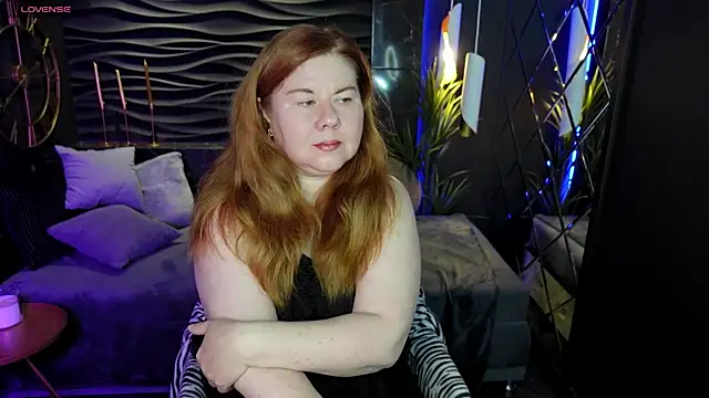 Mrs Emilia online show from December 7, 1:03 am