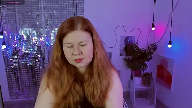 Mrs Emilia online show from December 12, 5:04 pm