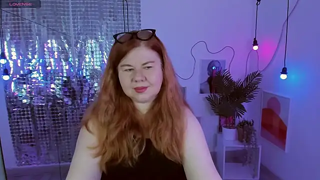 Mrs Emilia online show from December 12, 8:10 pm