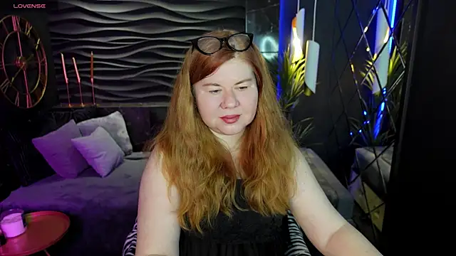 Mrs Emilia online show from December 12, 11:36 pm
