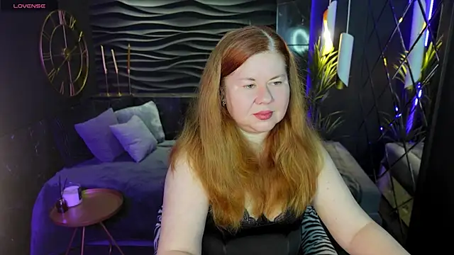 Mrs Emilia online show from December 13, 9:41 pm