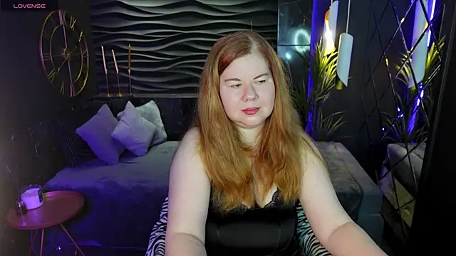 Mrs Emilia online show from December 14, 12:44 am