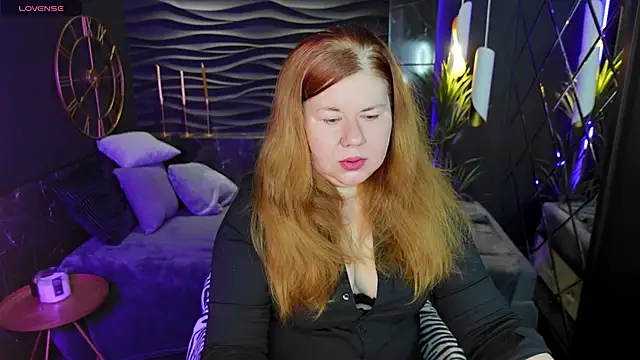 Mrs Emilia online show from December 14, 9:45 pm