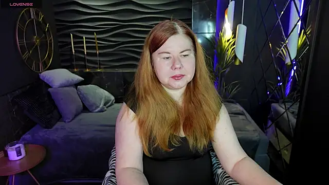 Mrs Emilia online show from December 15, 3:56 am