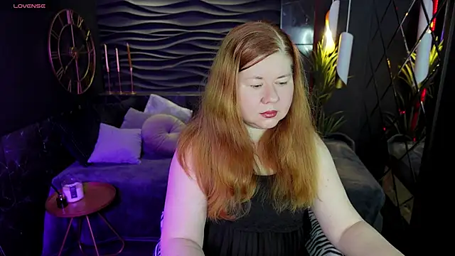 Mrs Emilia online show from December 15, 9:31 pm