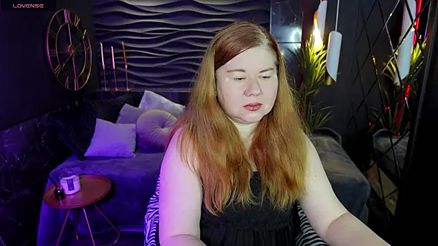 Mrs Emilia online show from December 16, 1:10 am