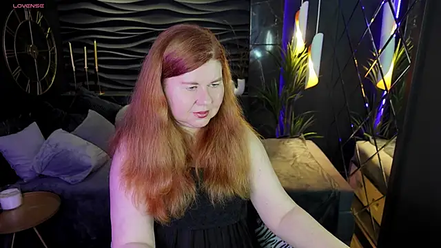 Mrs Emilia online show from December 21, 11:24 pm