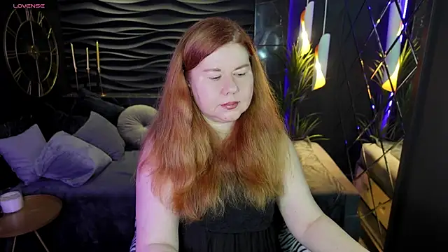 Mrs Emilia online show from December 22, 2:28 am