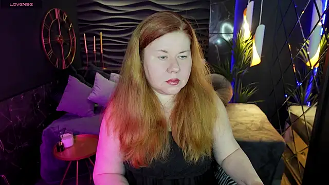Mrs Emilia online show from December 22, 10:36 pm
