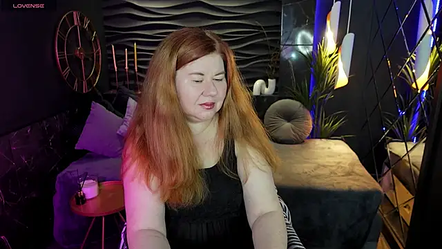 Mrs Emilia online show from December 23, 1:40 am