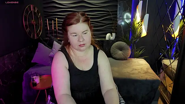 Mrs Emilia online show from December 23, 4:44 am
