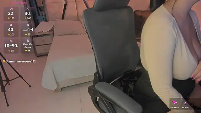 LunaBaker-1 online show from January 28, 11:07 pm